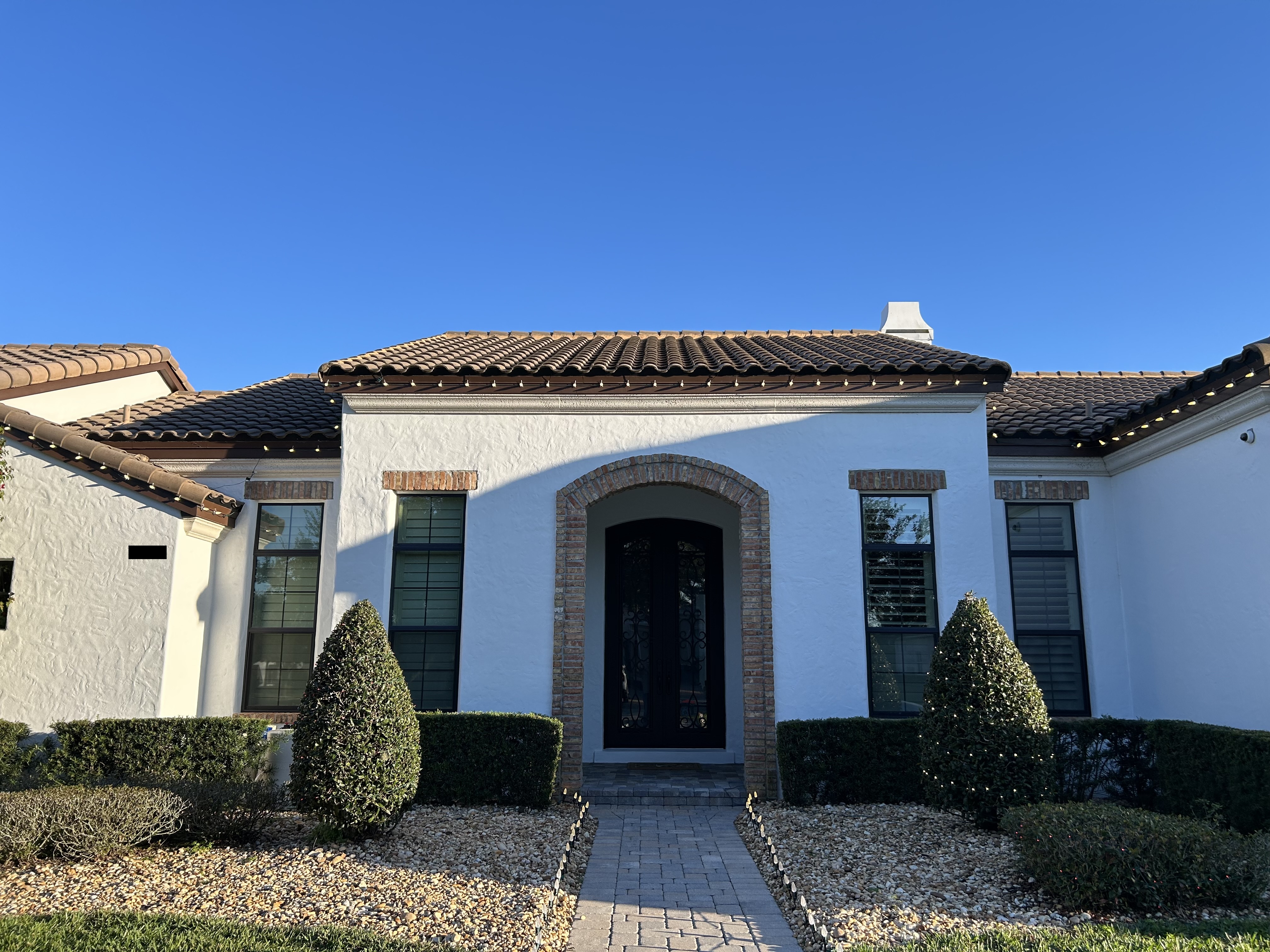 Holiday lighting along roofline