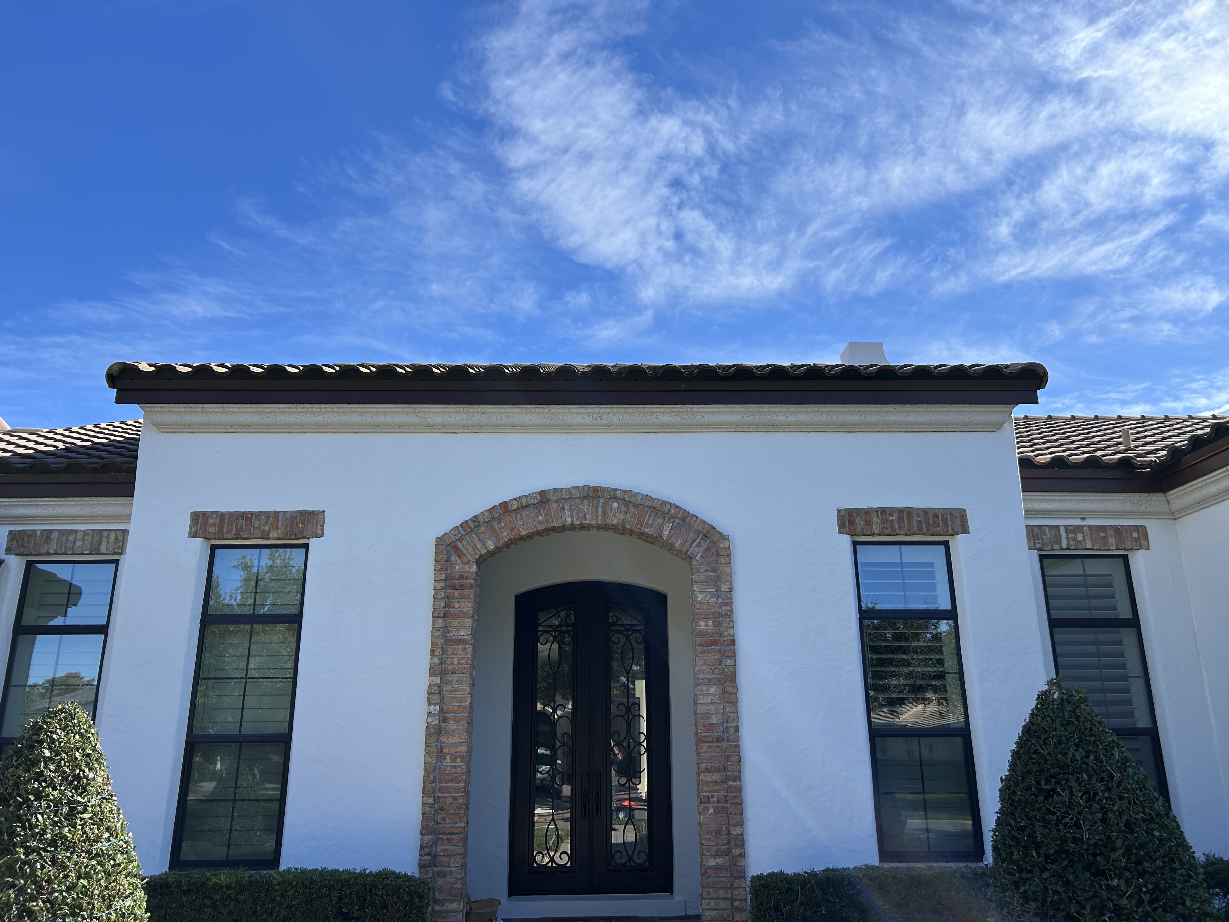 Holiday lighting along roofline